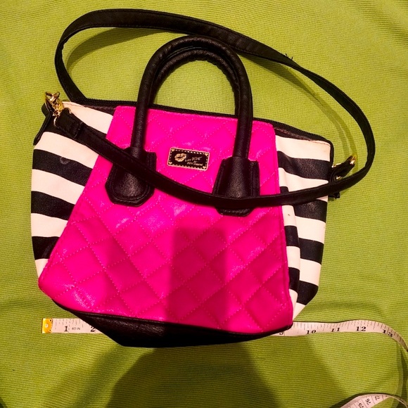 Betsey Johnson hand bag EXCELLENT CONDITION - Picture 1 of 5